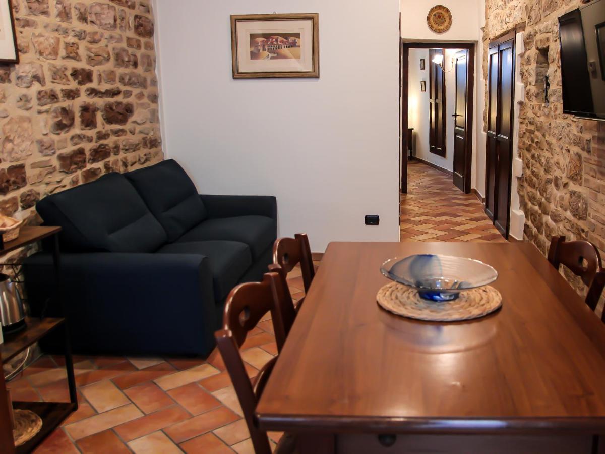 Апартаменти Casa Armanni - La Tua Casa Di Pietra Губбіо Екстер'єр фото